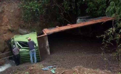 Truk masuk sungai di Mojokerto tewaskan sopir (Foto / Istimewa)