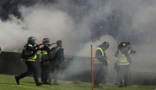 Tembakan gas air mata di Stadion Kanjuruhan/ist