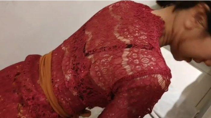Tangkapan layar video mesum wanita kebaya merah yang viral di medsos (Foto / Istimewa)