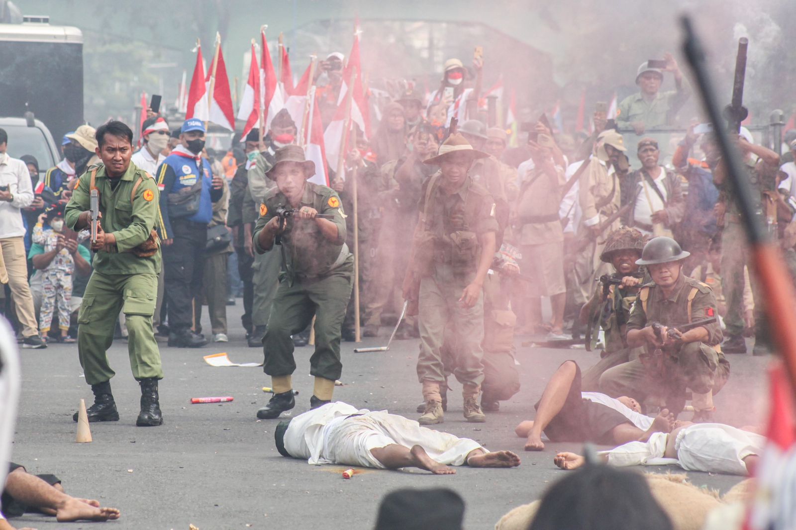 Suara Dentuman Peluru Meriahkan Parade Surabaya Juang
