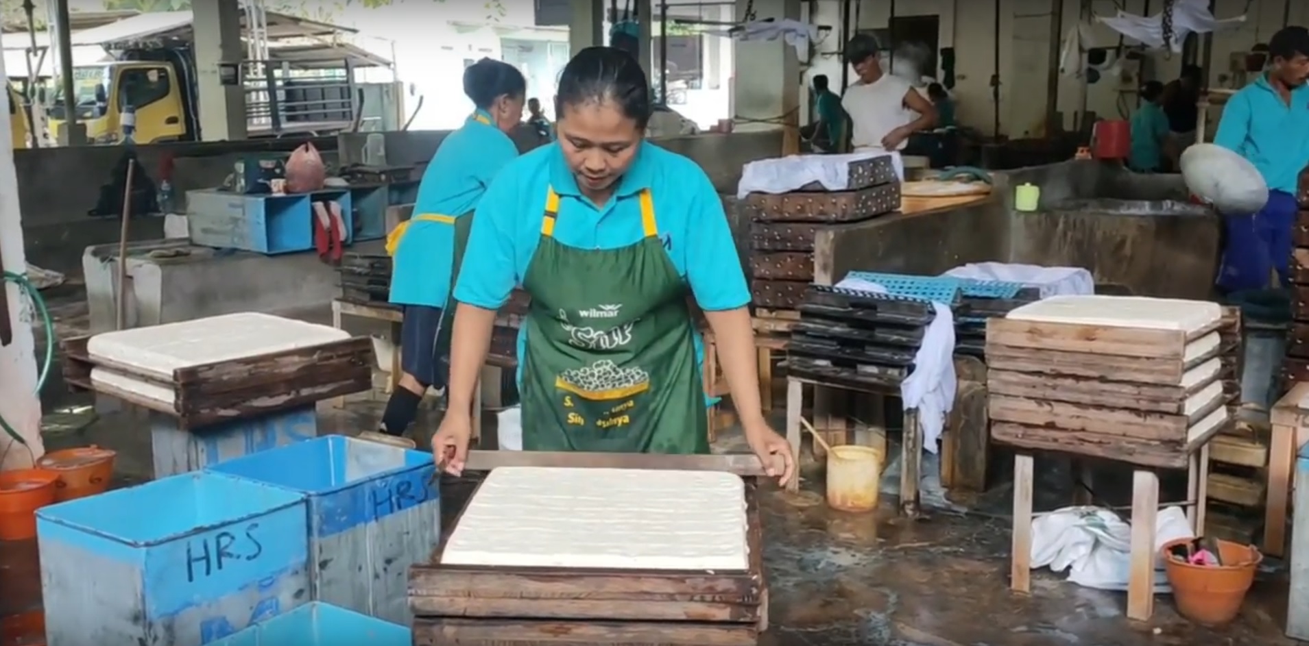 Proses pembuatan tahu di Domas, Gresik (Foto / Huda/ Metro TV)