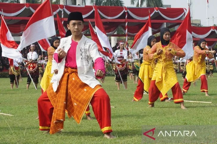 Peringati Hari Pahlawan, Siswa SMP di Surabaya Tampilkan Tari Kolosal