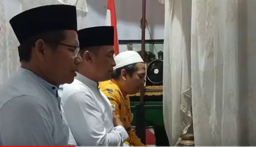 DPD Partai Nasdem Kabupaten Tuban, Jawa Timur melakukan ziarah ke makam leluhur/metrotv