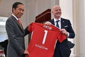 Presiden Joko Widodo saat bertemu Presiden FIFA Gianni Infantino/ist