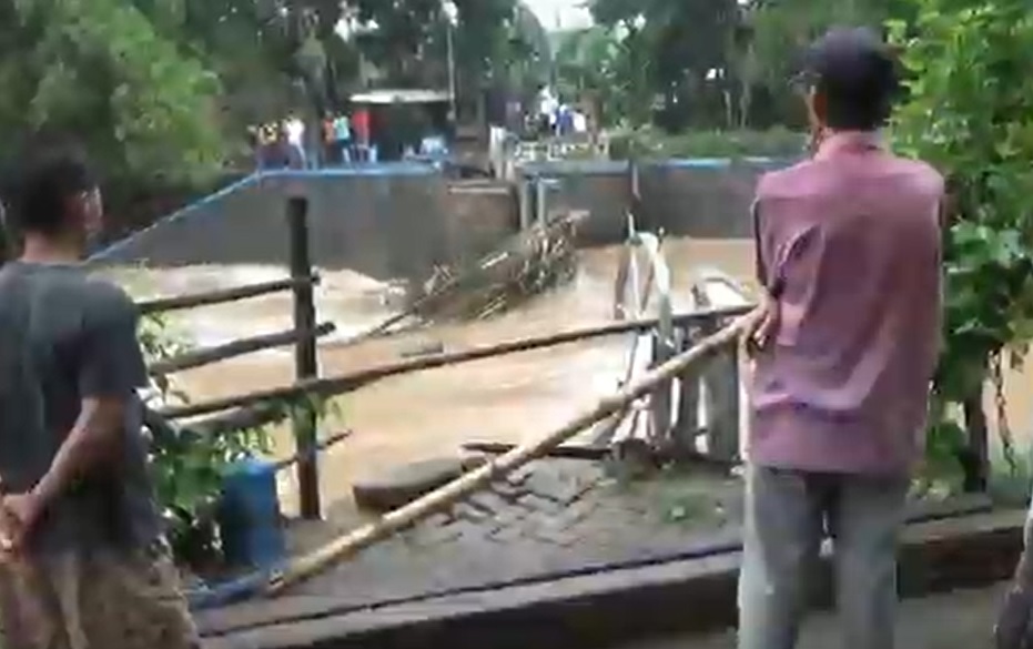 Tiang penyangga pintu air Dam Banaran, Kecamatan Pace, Kabupaten Nganjuk. (metrotv)