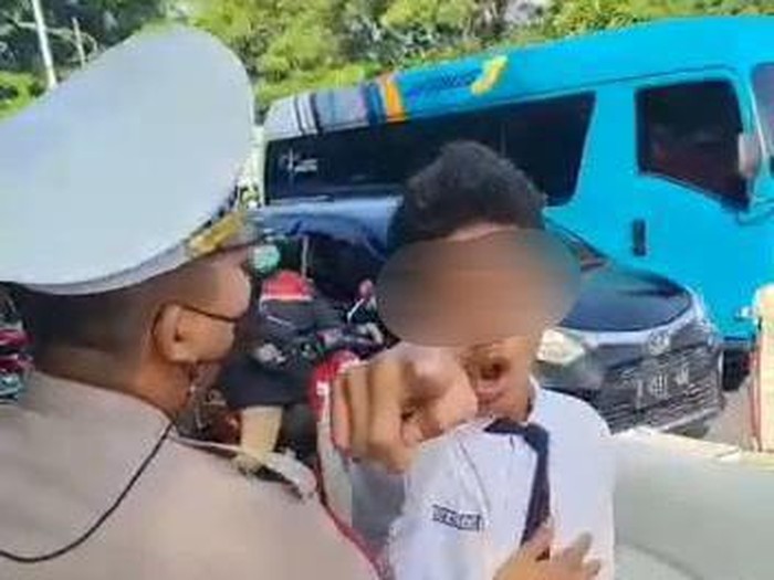 Tak Terima Ditergur, Pelajar SMP Sidoarjo Mengumpat ke Polisi