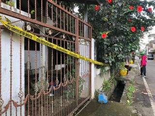Lokasi penemuan mayat bersimbah darah di dalam rumah di Jalan Manyar, RT16/RW08, Kelurahan Sukun, Kecamatan Sukun, Kota Malang, Jawa Timur, Jumat 25 November 2022/medcom.id