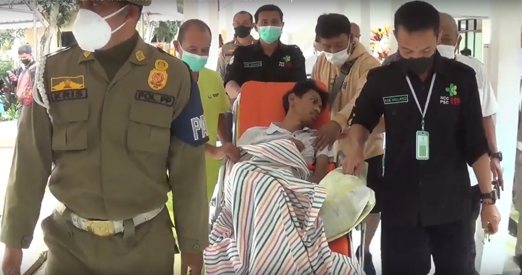 Salah satu pasien Tregedi Kanjuruhan dinyatakan sembuh dan dipulangkan dari rumah sakit (Foto / Metro TV)