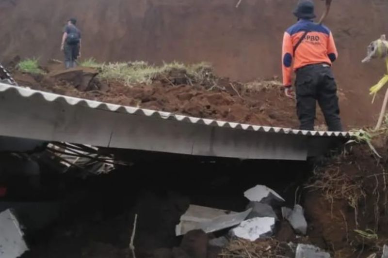 4 Rumah di Lereng Gunung Bromo Rusak Tertimpa Longsor