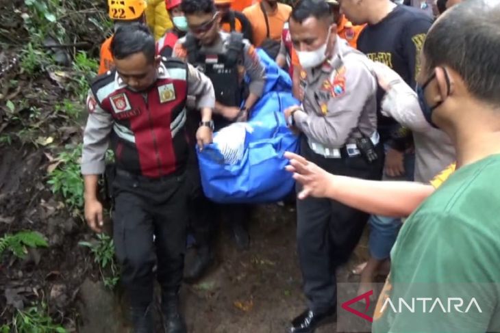 Bus Wisata Masuk Jurang di Sarangan, 7 Penumpang Tewas
