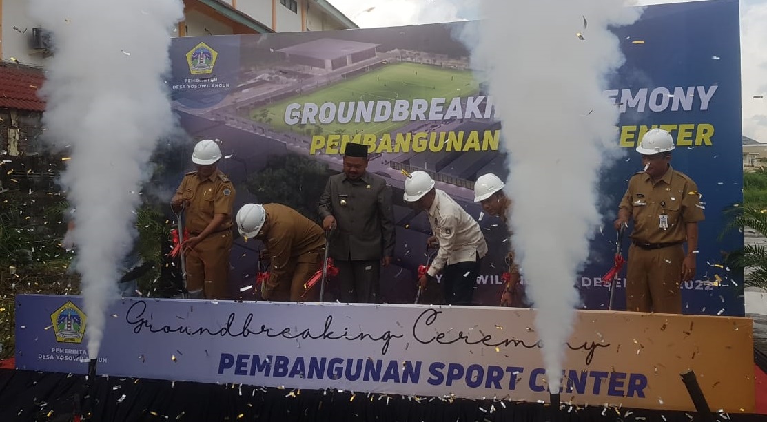 Bupati Gresik, Fandi Ahmad Yani saat meluncurkan Icon Buyos dan Ground Breaking Sport Center Desa Yosowilangun (Foto / Istimewa)