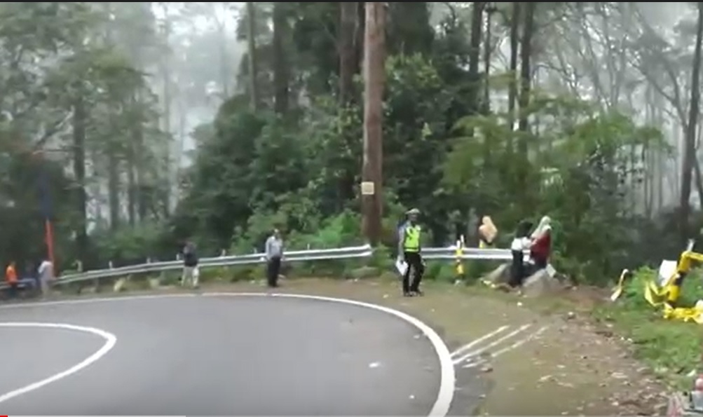 Lokasi kecelakaan Bus Semeru Jaya Transindo yang menewaskan tujuh penumpang di Jalan Raya Sarangan, Kabupaten Magetan (Foto / Metro TV) 