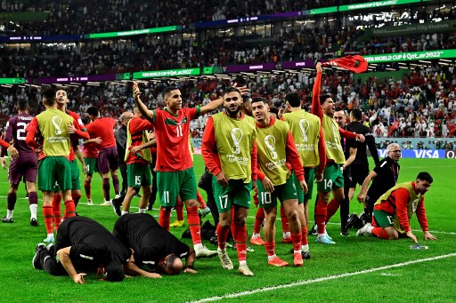 Selebrasi kemenangan Maroko atas Spanyol pada babak 16 besar Piala Dunia 2022. (JAVIER SORIANO / AFP)