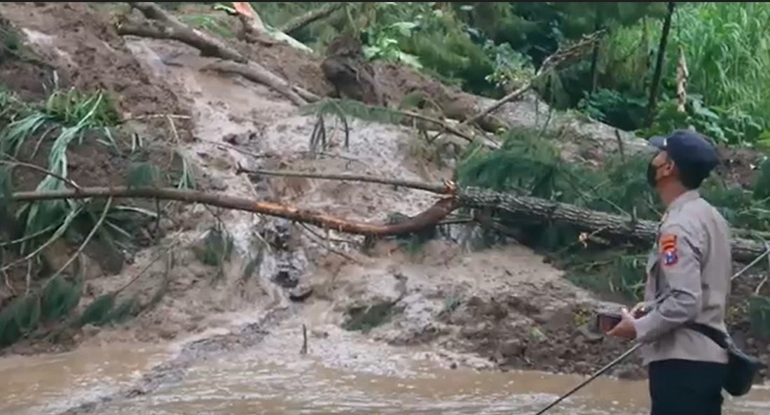 Lokasi tanah longsor di Desa Surenlor, Kecamatan Bendungan, Kabupaten Trenggalek/metrotv