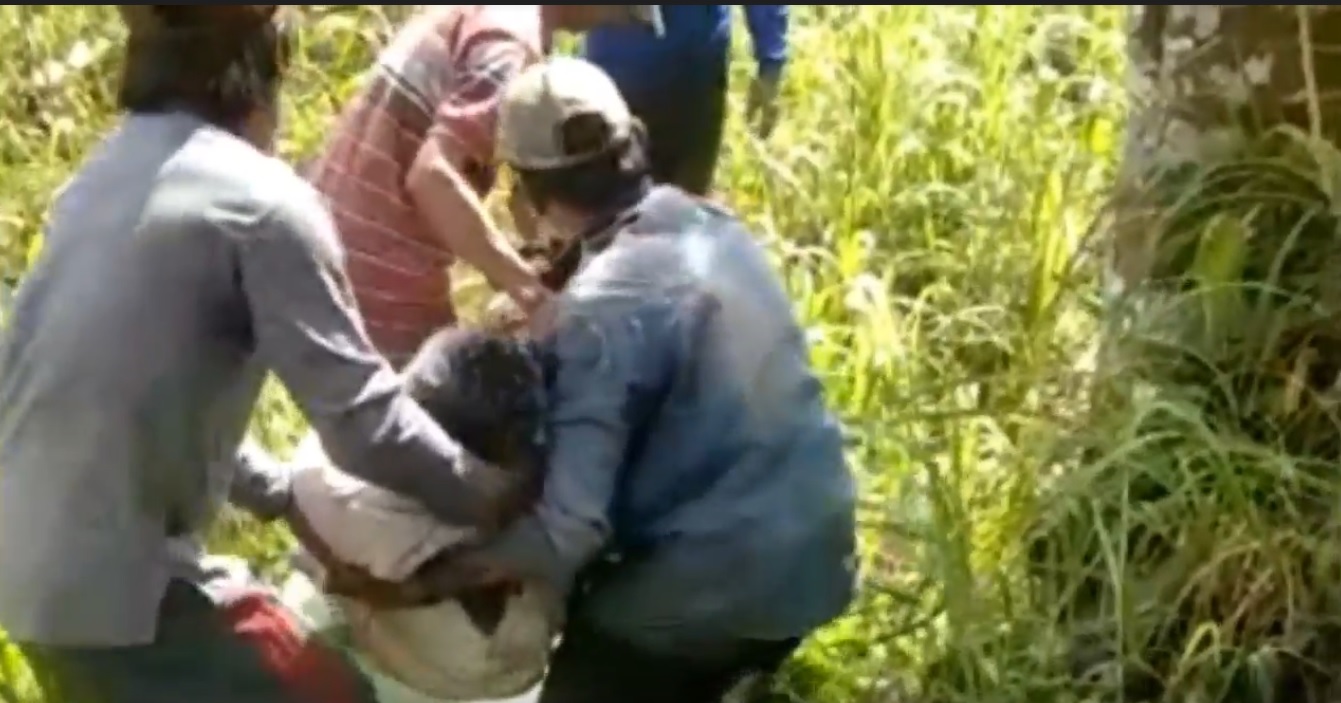 Proses evakuasi Tamun yang ditemukan tewas di hutan (Foto / Metro TV)