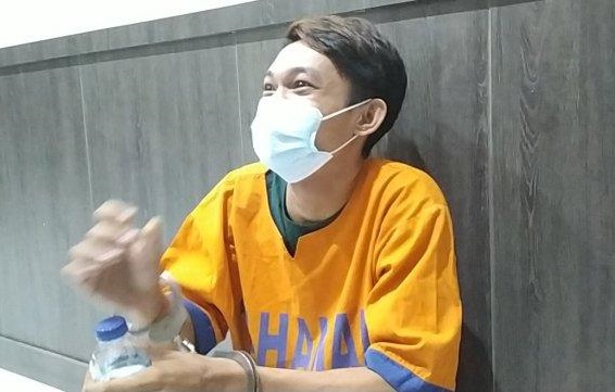 AR sama sekali tak terlihat menyesal setelah membunuh istri sirinya (Foto / Metro TV)