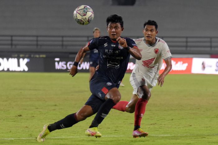 Dedik Menggila, Arema Hajar Persis Solo