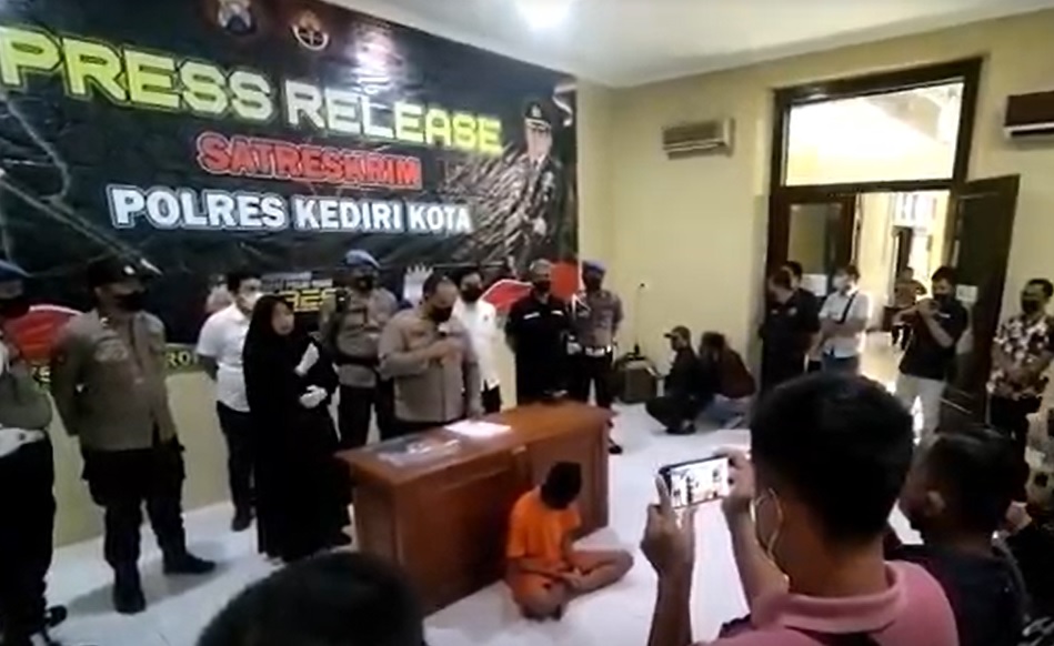 Pelaku berinisal VCB ditangkap Polres Kediri Kota/metrotv