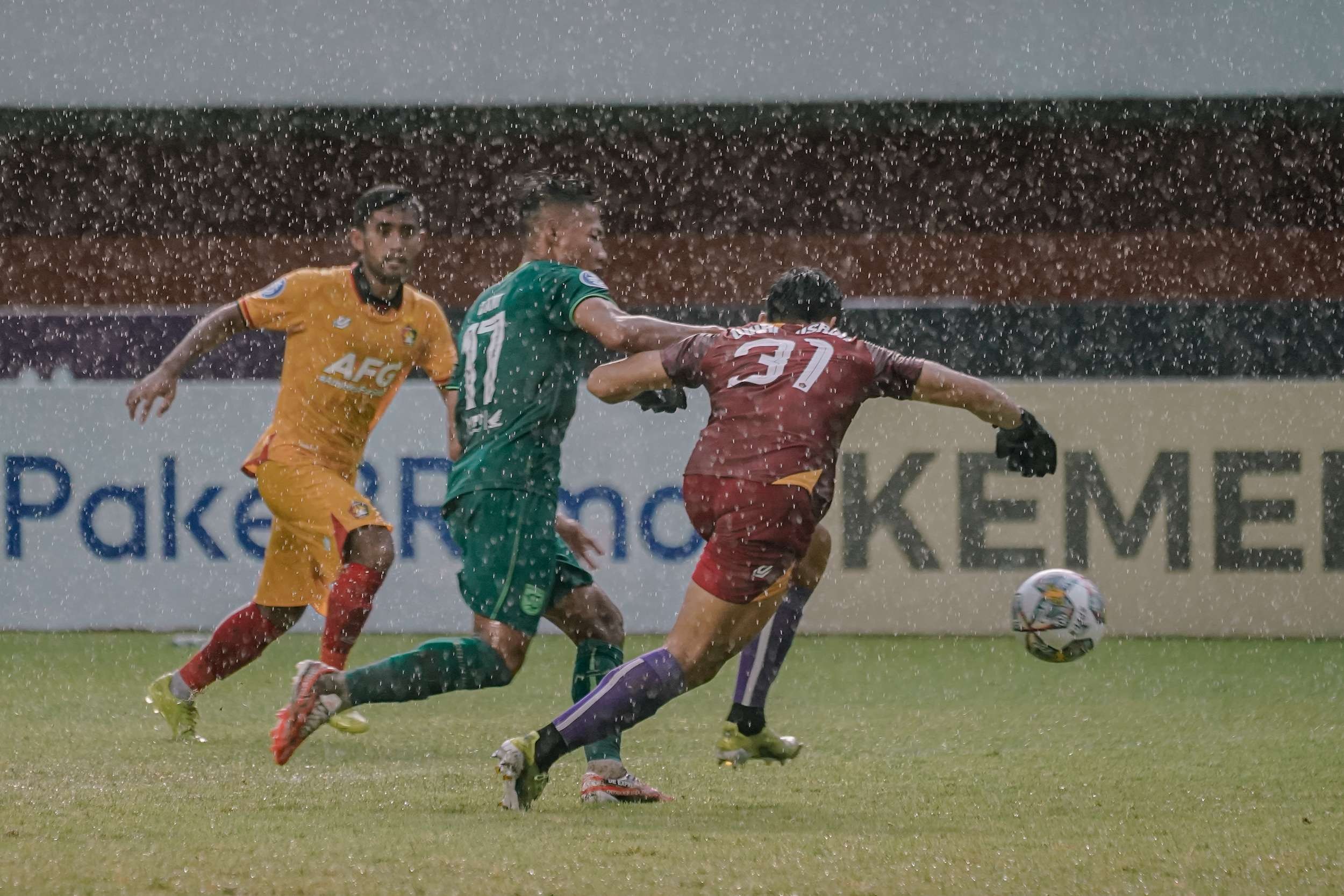 Ditahan Persik, Pelatih Persebaya: Kami Dirampok Wasit!