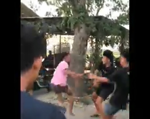 Aksi pengeroyokan di Wisata Kuliner Balong Kawuk, Desa Sumberejokulon, Kecamatan Ngunut, Tulungagung/metrotv