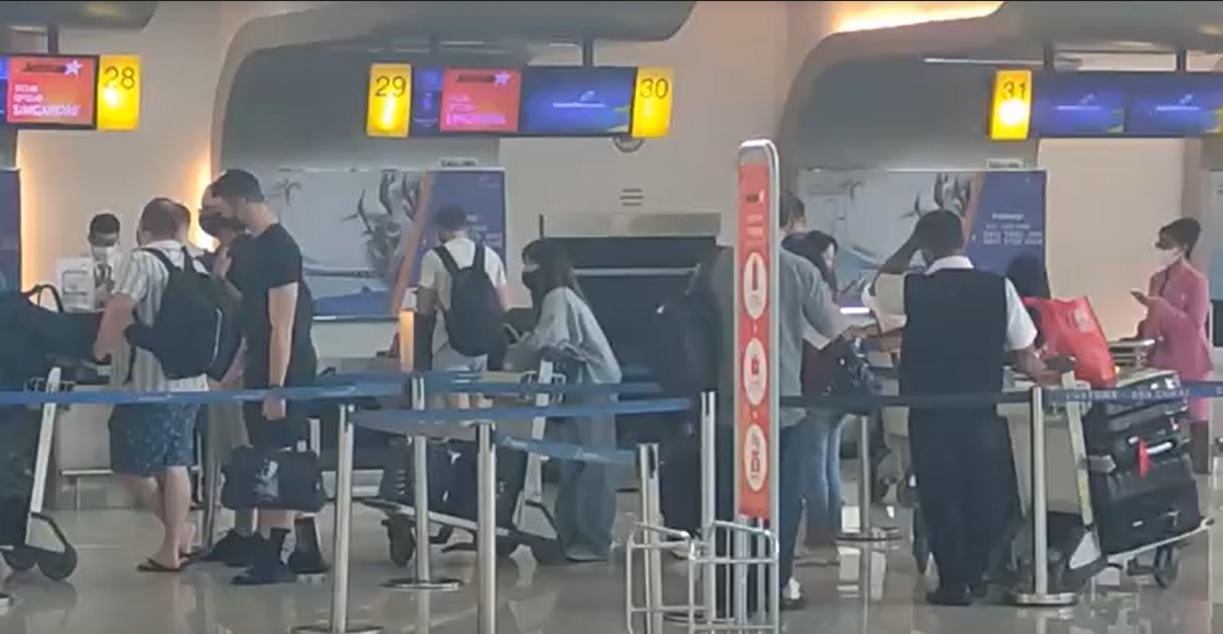 Penumpang di Bandara Juanda/metrotv