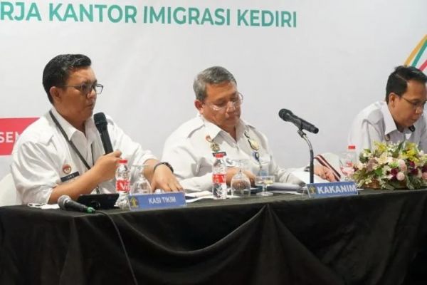 Imigrasi Kediri Amankan 9 WNA yang Langgar Izin Tinggal