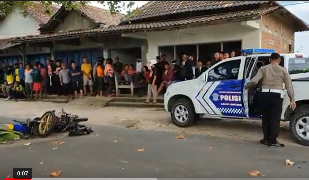 Pulang Sekolah Naik Motor, Bocah SMP Tewas Terlindas Truk