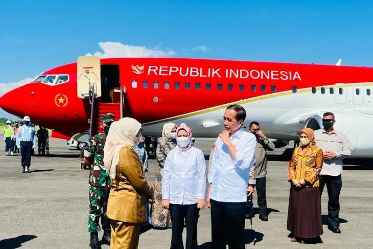 Presiden Jokowi Serahkan Bansos untuk Masyarakat Jawa Timur
