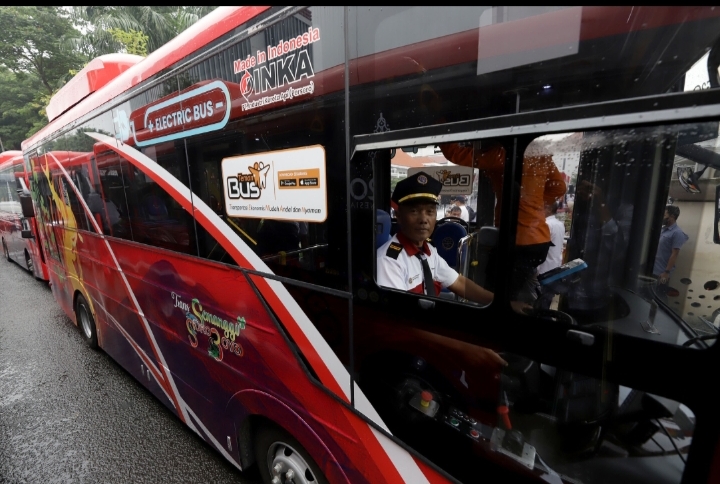 Bus Listrik Resmi Beroperasi di Surabaya, Berikut Rute dan Tarifnya