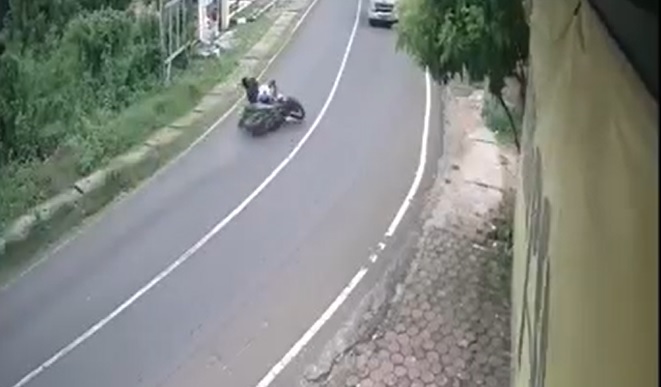 Ngebut di Tikungan, 2 Bocah SMP di Gresik Tewas Digilas Mobil Box
