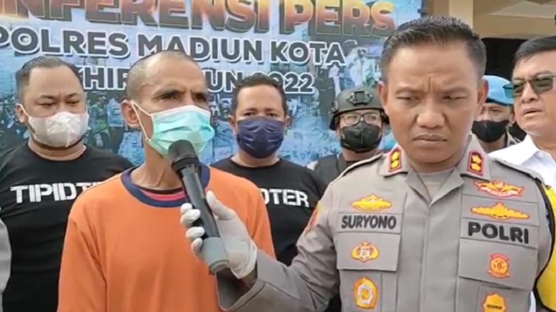 Ismail pelaku pembunuhan janda di Madiun (Foto / Metro TV)