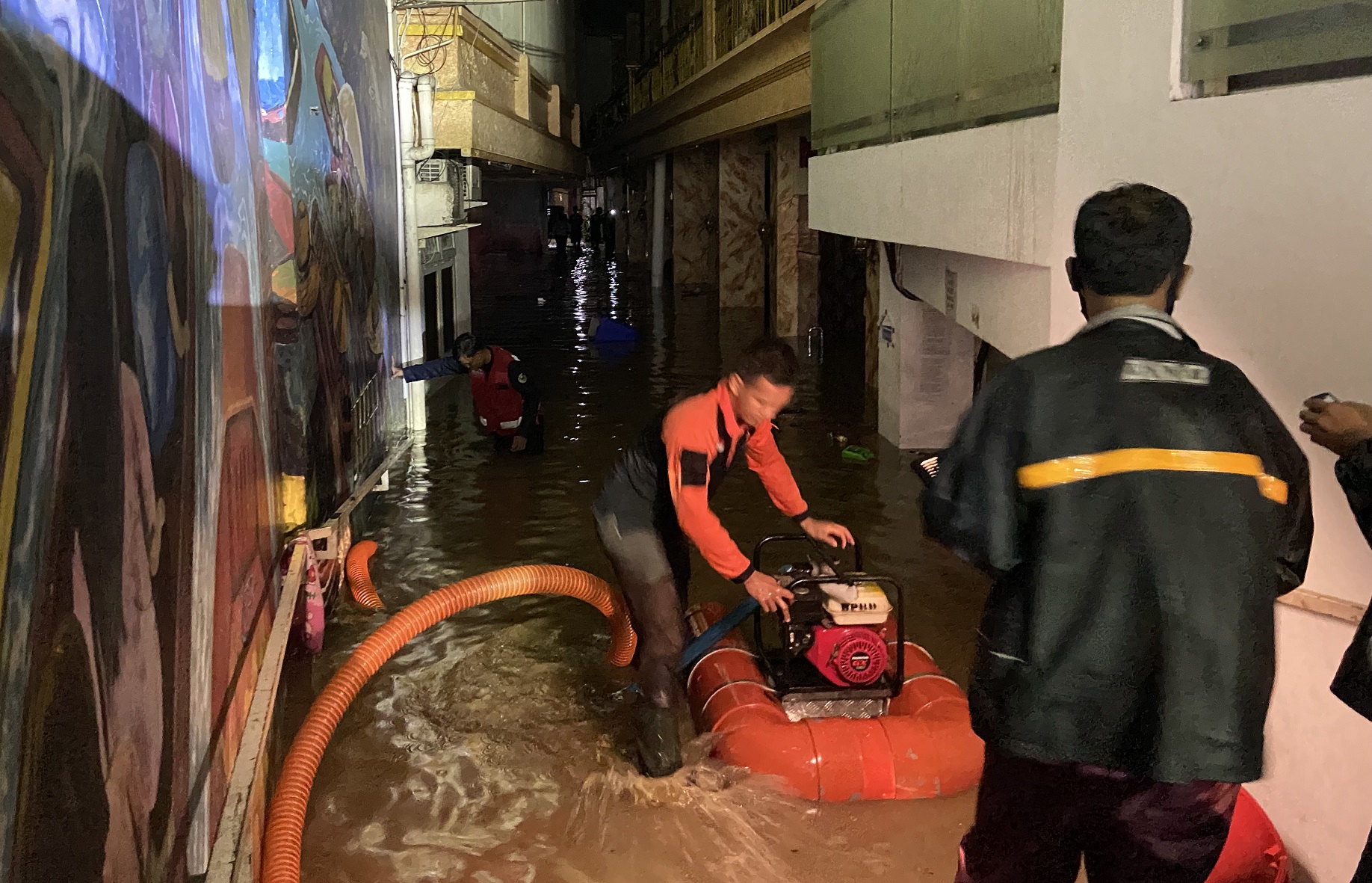 Sungai Jompo Meluap, Rumah Bupati Jember Kebanjiran Setinggi 1,5 Meter