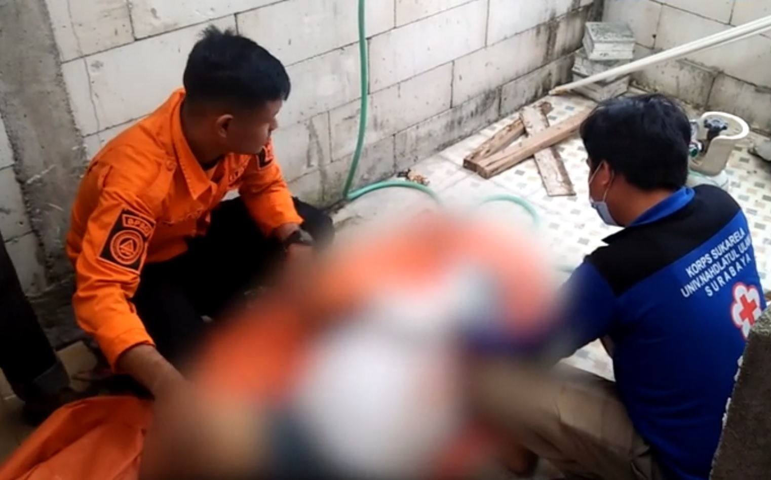 Terjatuh Saat Perbaiki Tandon, PNS di Surabaya Kritis