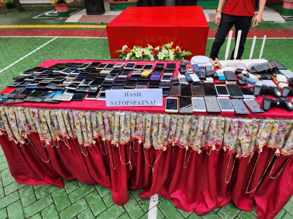 Tim Satops Patnal Musnahkan Barang Bukti Hasil Penggeledahan