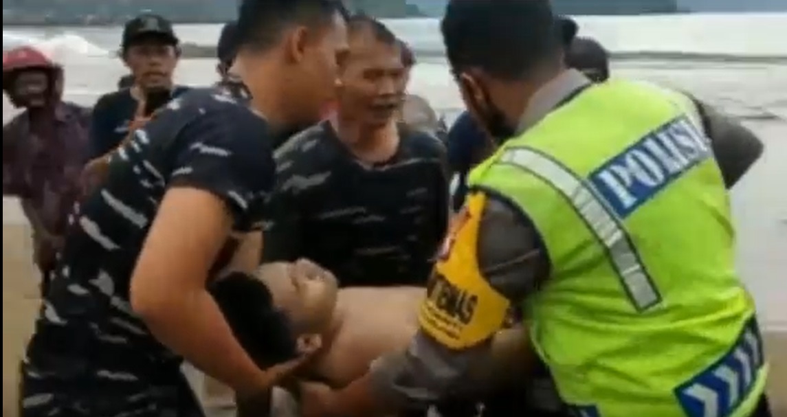 4 Wisatawan Digulung Ombak Pantai Prigi, 3 Selamat