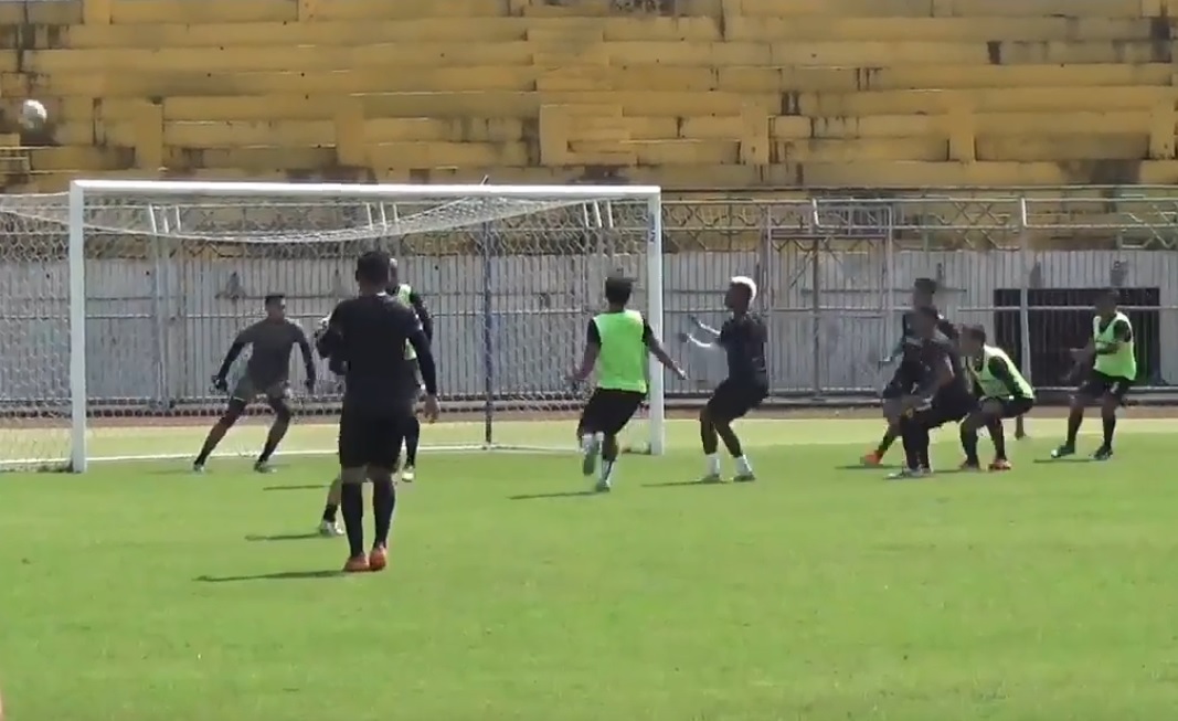 Tim Madura United saat menjalani latihan rutin (Foto / Metro TV)