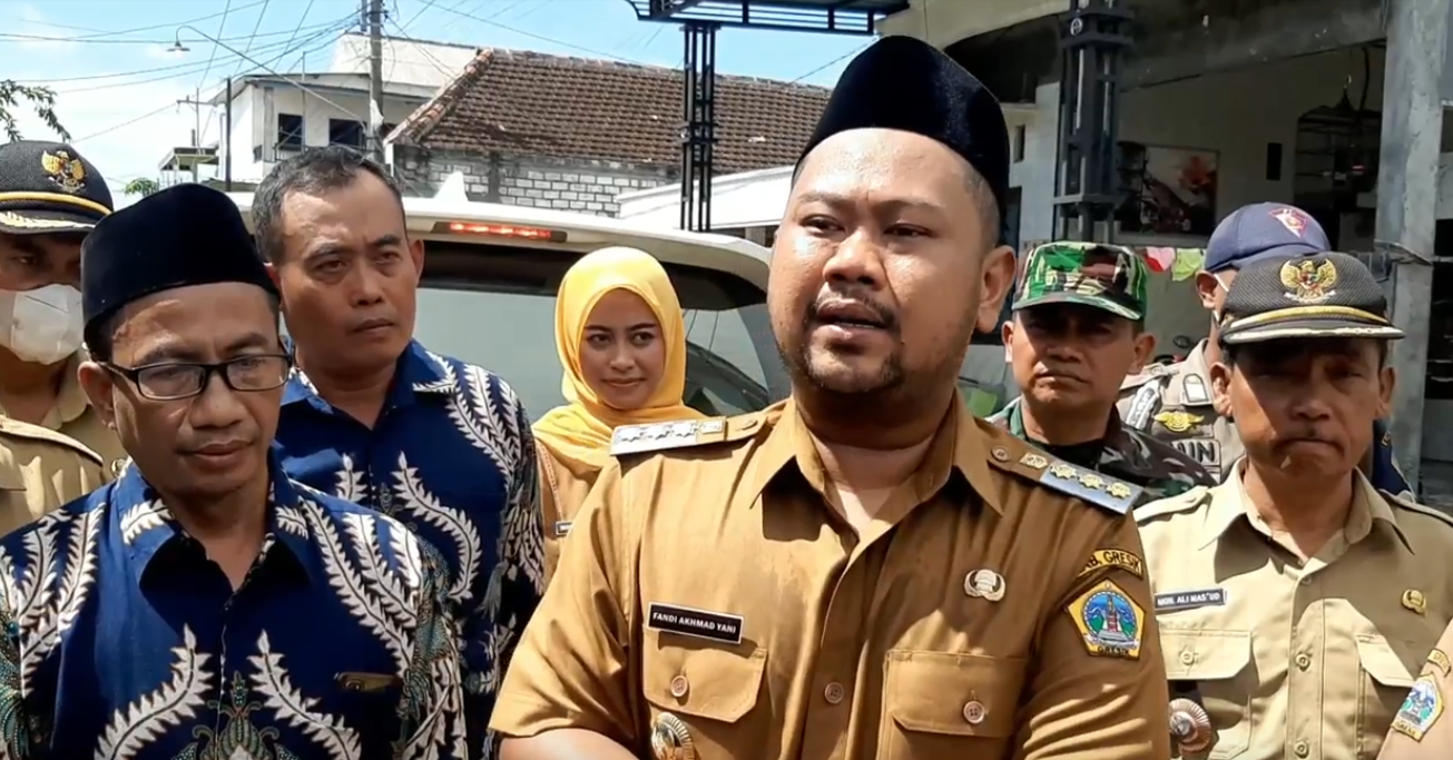 Bupati Gresik, Fandi Akhmad Yani menyesalkan kekerasan terhadap 19 siswa di MTS Nurul Islam, Kecamatan Manyar, Gresik (Foto / Metro TV)