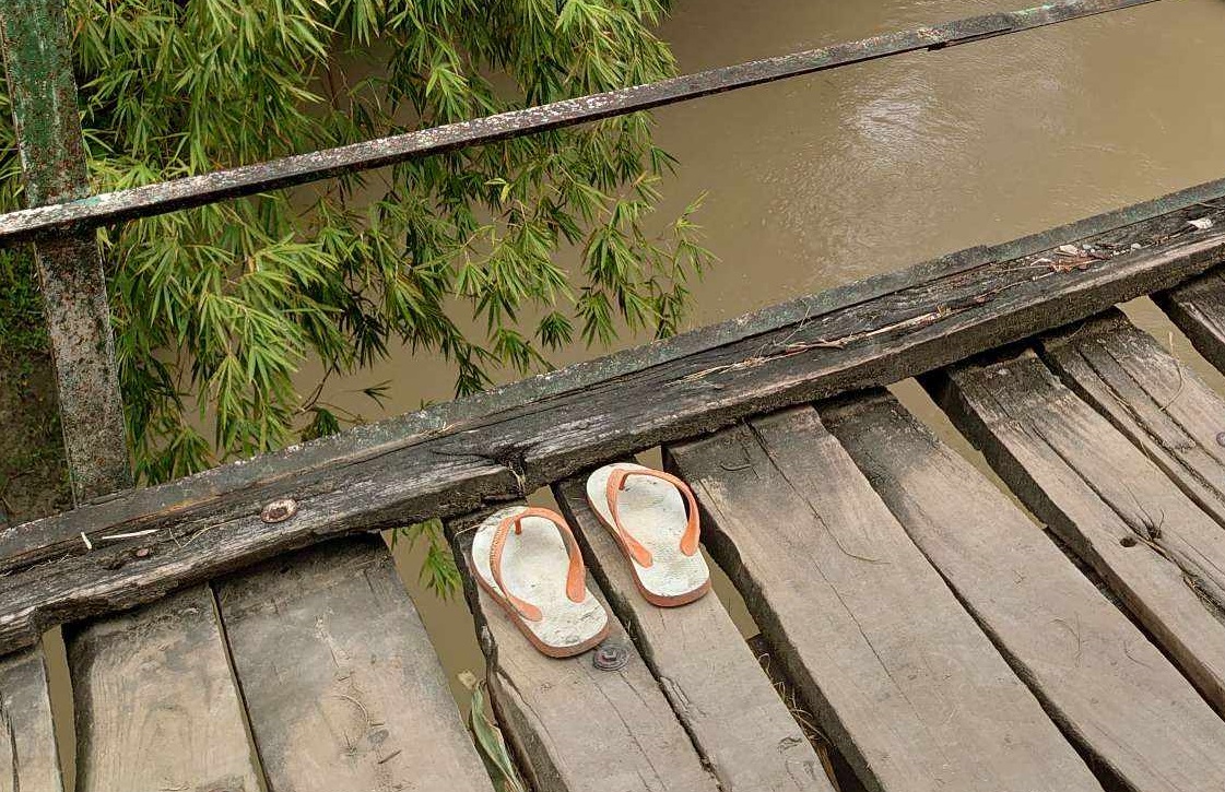 Tinggalkan Sandal Jepit, Wanita di Ngasem Lompat ke Sungai