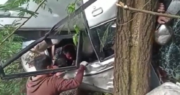 Rem Blong, Minibus Terjun ke Jurang 50 Meter di Mojokerto, 7 Orang Luka