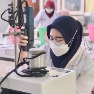 Mahasiswa Unej Maryam Tsaqifah Muwahhidah pembuat permen anti karies gigi. DOK Unej