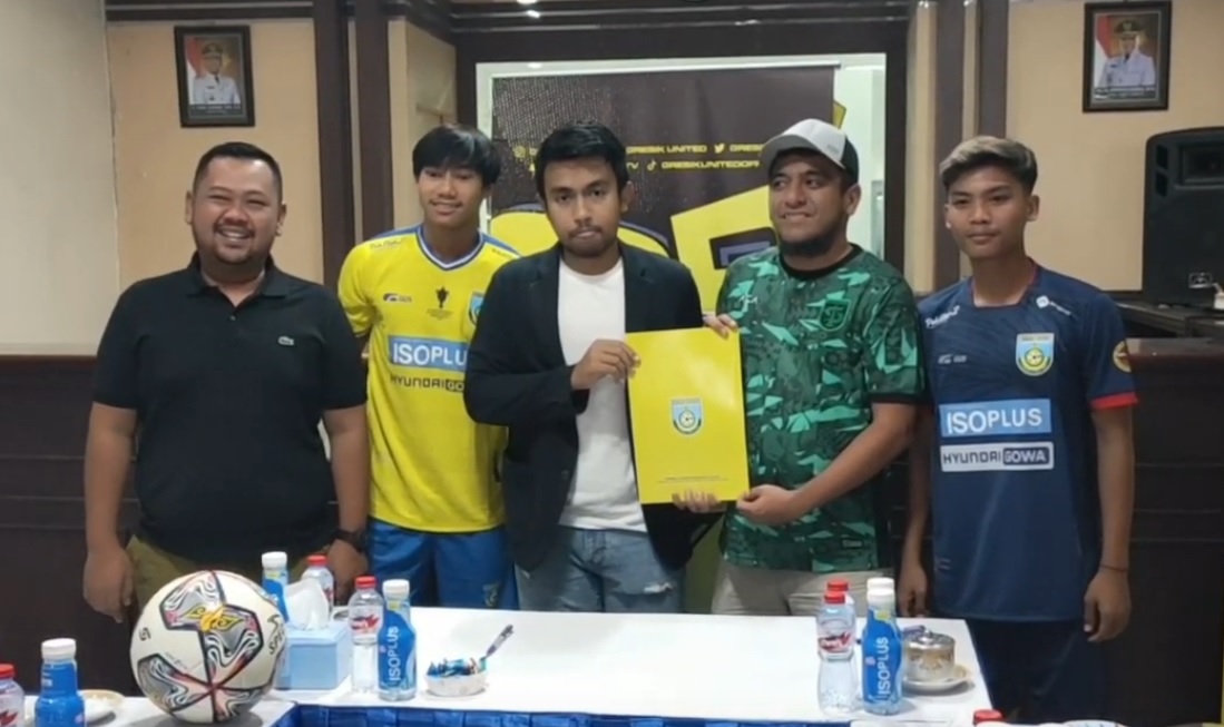  Akbar Firmansyah dan Dicky Kurniawan resmi dikontrak permanen Gresik United (Foto / Metro TV)