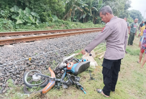 Kecelakaan di perlintasan rel tanpa palang pintu di Jalan Flamboyan, Desa Pakisaji, Kecamatan Pakisaji, Kabupaten Malang, Jawa Timur, Senin 30 Januari 2023 sekitar pukul 17.15 WIB.