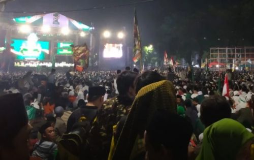Kondisi di dalam stadion Gelora Delta Sidoarjo dipenuhi jamaah (Foto/ Istimewa)