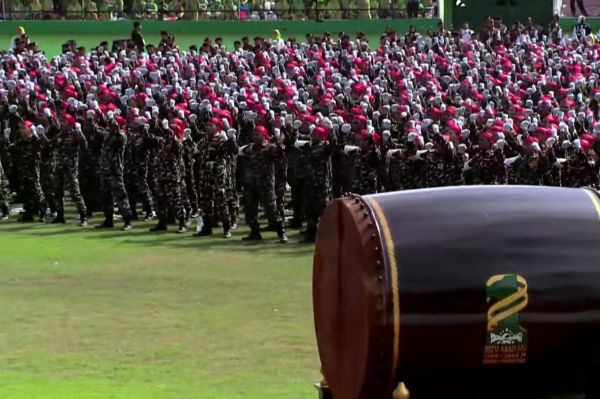 Pesona Drumband Banser di Resepsi 1 Abad NU, Jokowi: Banser Sekarang Senang Queen