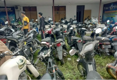 Puluhan motor berknalpot bising di halaman kantor Satlantas Polres Tulungagung. ANTARA/HO-JP