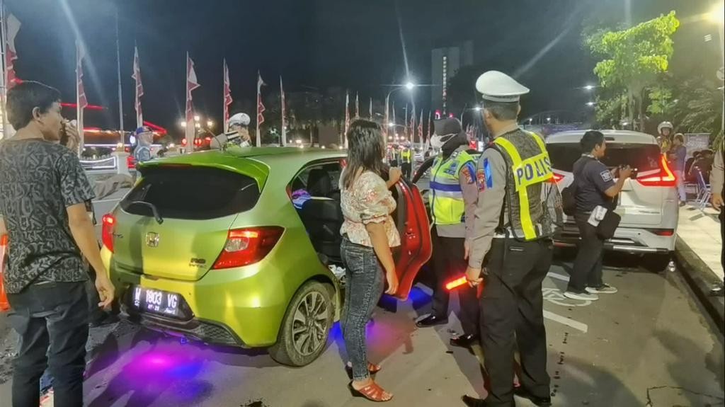  Satlantas Polrestabes Surabaya mengelar operasi di Jalan Gubenur Suryo/ist
