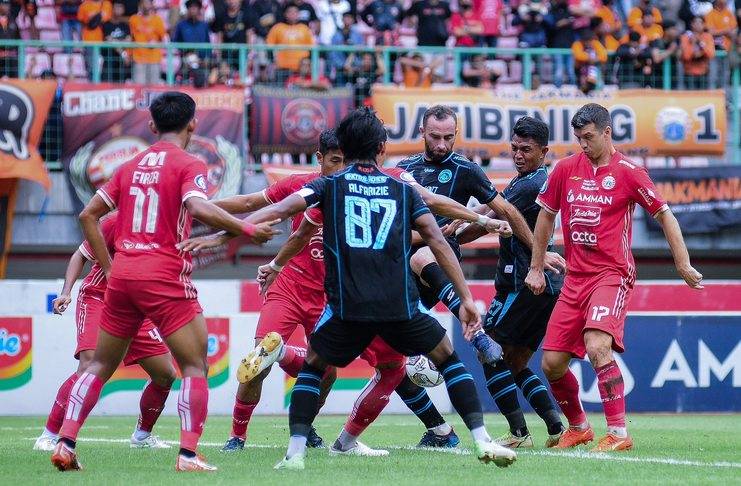 Terkam Arema, Persija Kembali ke Puncak Klasemen