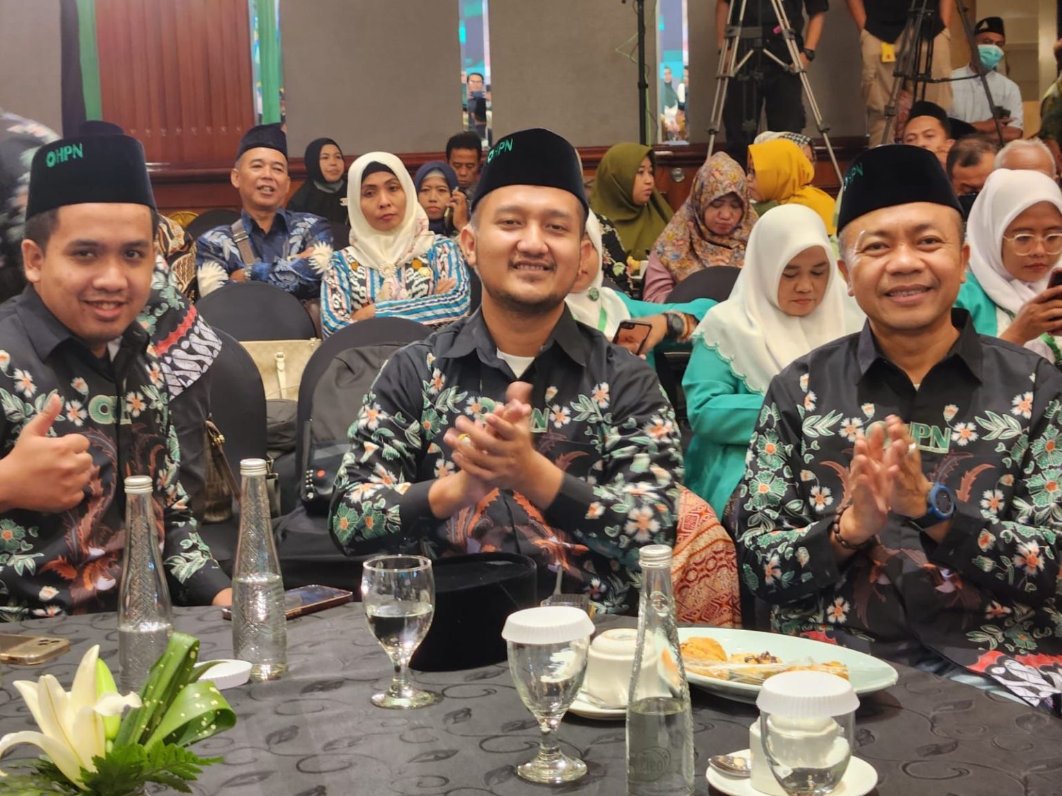 Wabup Blitar Rahmat Santoso (kanan) menghadiri pelantikan personalia HPN di Surabaya/ist
