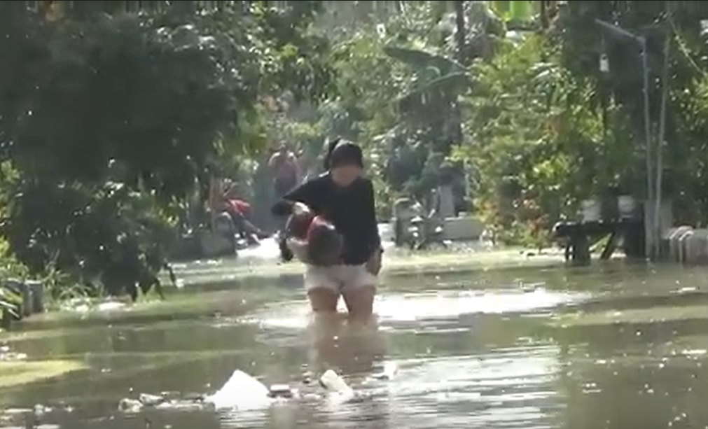 Banjir setinggi lutut menerjang Jombang, Jawa Timur/metrotv