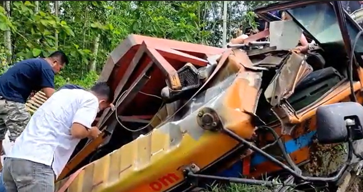 Kondisi truk yang terjun ke jurang di Pacitan, Jawa Timur/metrotv
